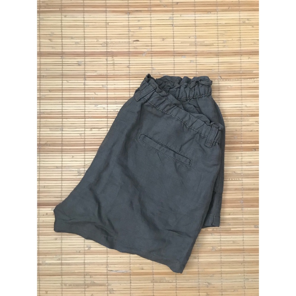 🍈 Olive Green Shorts // Buckle & Zip + Pockets